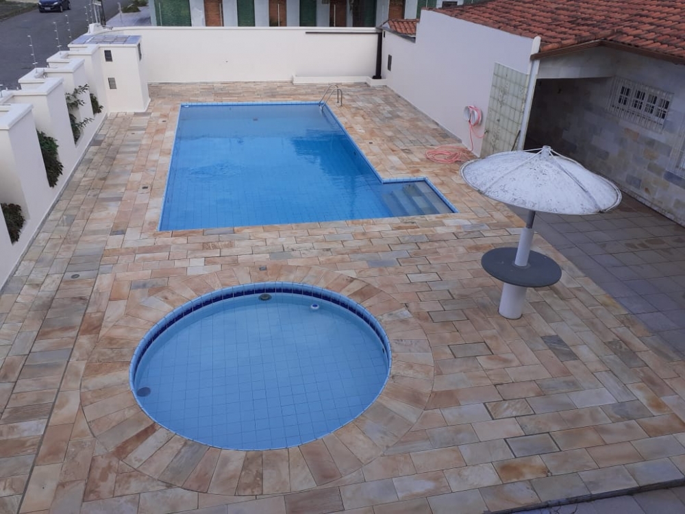 CASA COM 05 DORMITÓRIOS, 02 PI